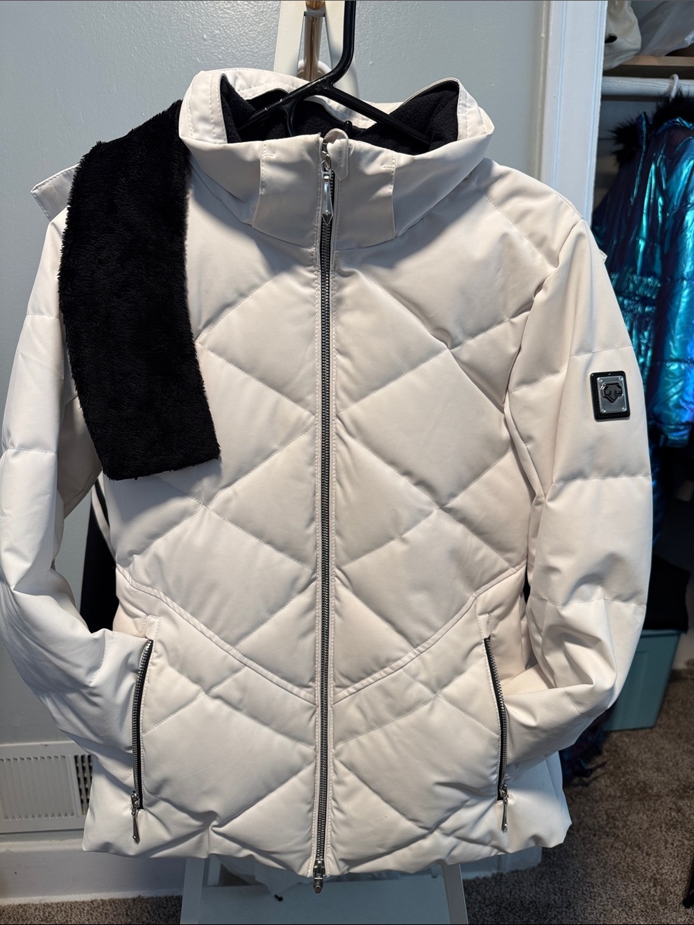 Descente white Quilted Ski Jacket with High Collar